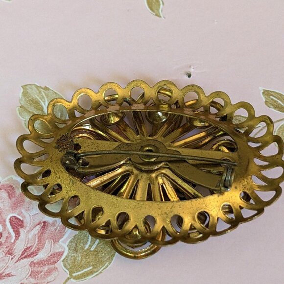 Lovely Gold-tone and White-Crystal Vintage Oval Brooch - Picture 2 of 2
